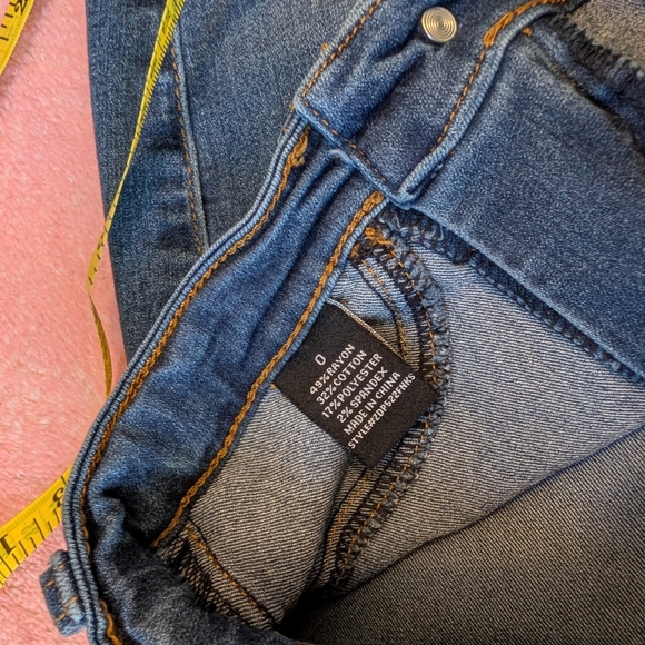 🖤 Blue Flare Jeans - Picture 2 of 4